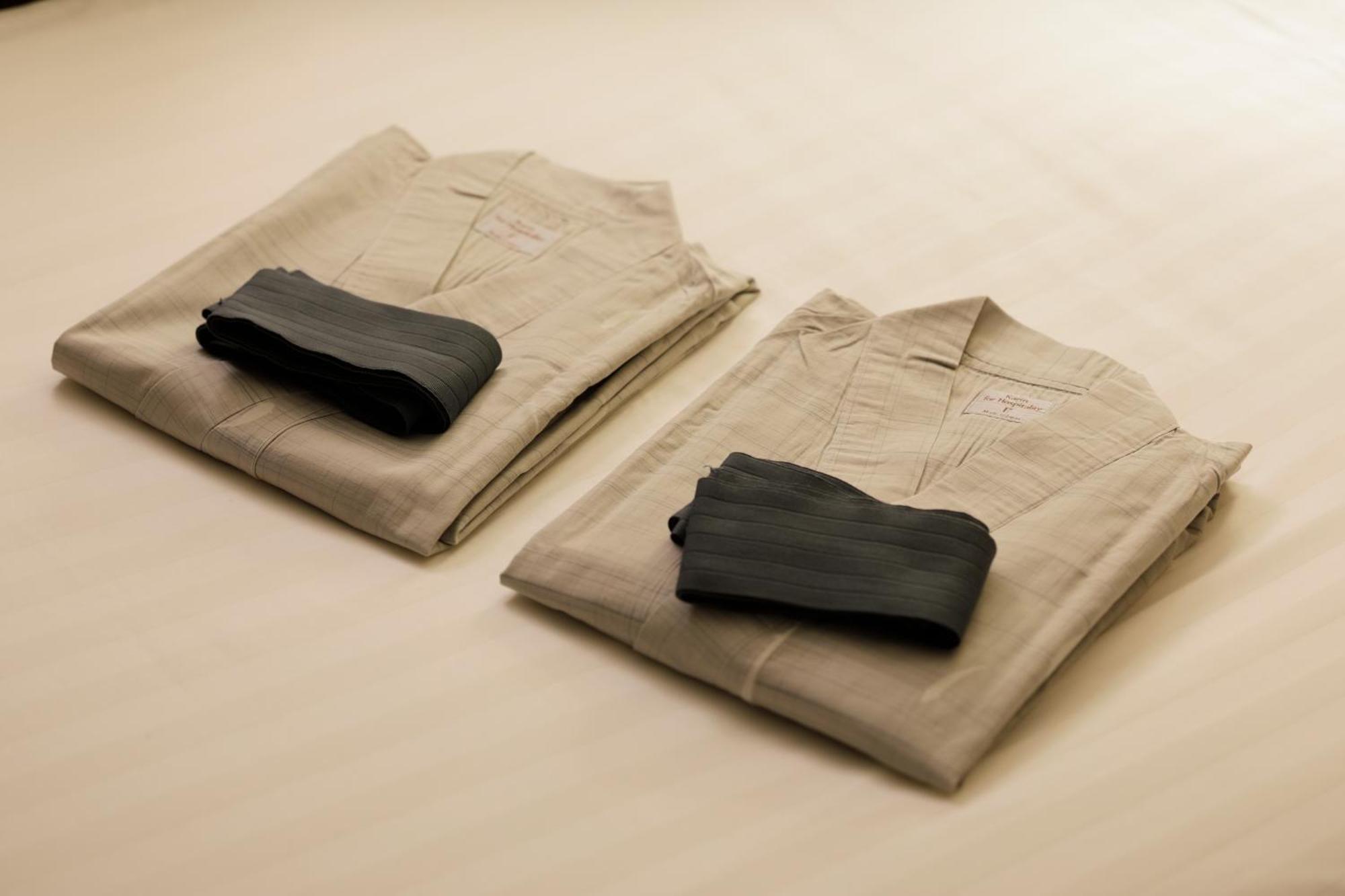 Kanazawa Hakuchoro Hotel Sanraku -Natural Hot Spring- Екстериор снимка A pair of folded trousers