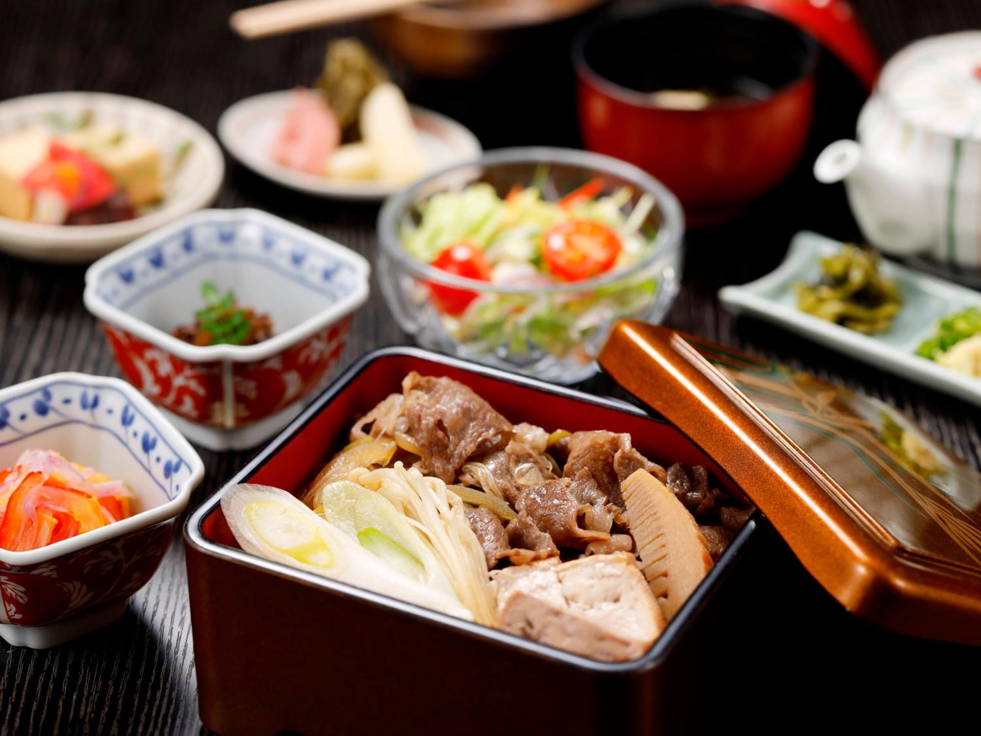 Kanazawa Hakuchoro Hotel Sanraku -Natural Hot Spring- Екстериор снимка A Japanese meal