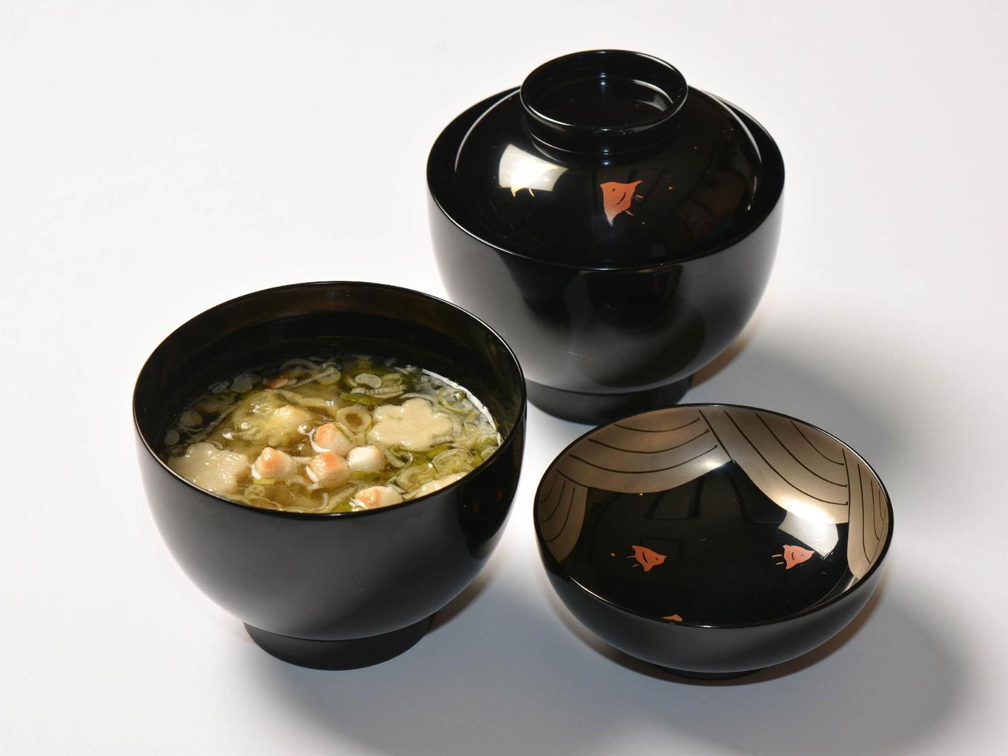 Kanazawa Hakuchoro Hotel Sanraku -Natural Hot Spring- Екстериор снимка A chawan (left), chawanmushi (middle), and a chashaku (right)