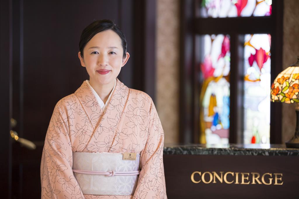 Kanazawa Hakuchoro Hotel Sanraku -Natural Hot Spring- Екстериор снимка A concierge at the Concierge Desk at the Ritz-Carlton, Osaka